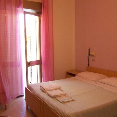 Viserbella di Rimini Hotel Silvia المظهر الخارجي الصورة